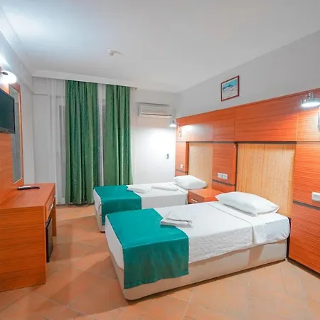 Hotel Amore مرمريس