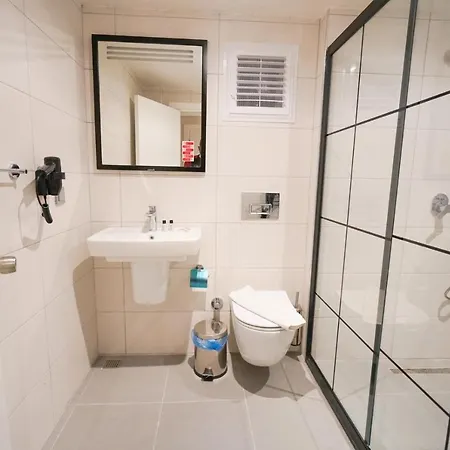 Hotel Amore مرمريس